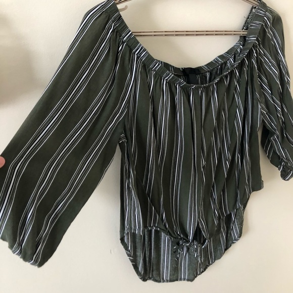 Off the shoulder long sleeve low/high blouse - Picture 2 of 4